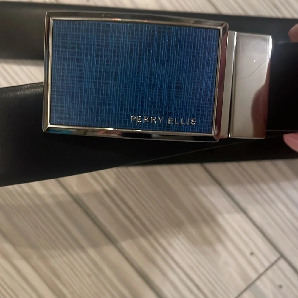 Mens black leather Perry Ellis belt. Size 38/05. 44” long..